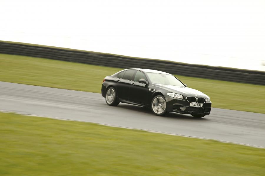  BMW M5 2011 года  (UK) (фото 24 из 36)